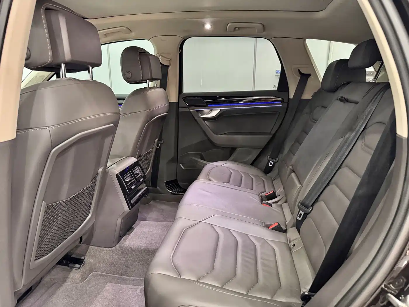 Volkswagen Touareg 2019 3.0TSI Sharp Edge Edition China VI фото 17