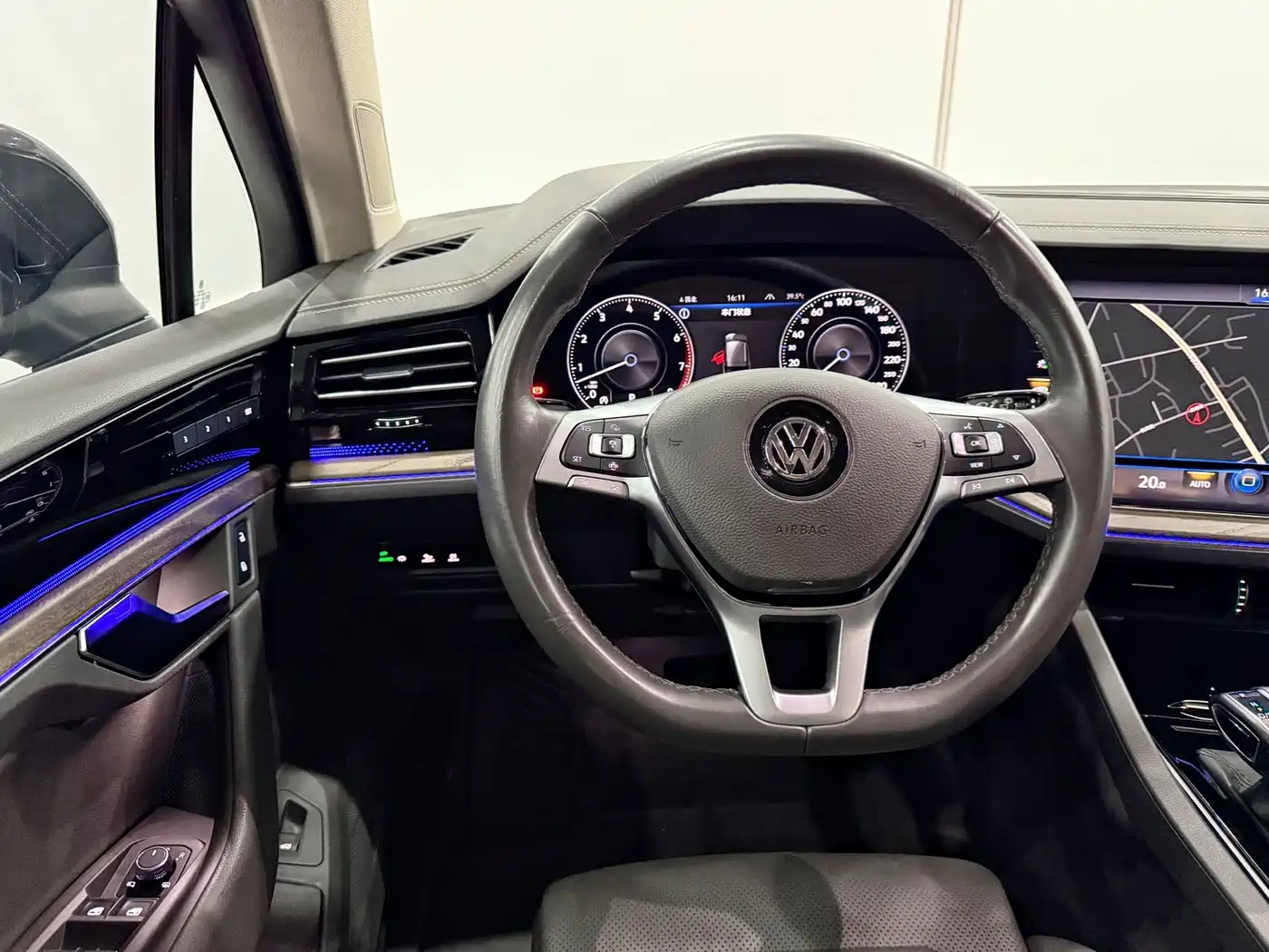 Volkswagen Touareg 2019 3.0TSI Sharp Edge Edition China VI фото 20