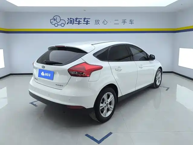 Ford Focus 2017 Hatchback 1.6L Auto Comfort Smart Edition — фото 3