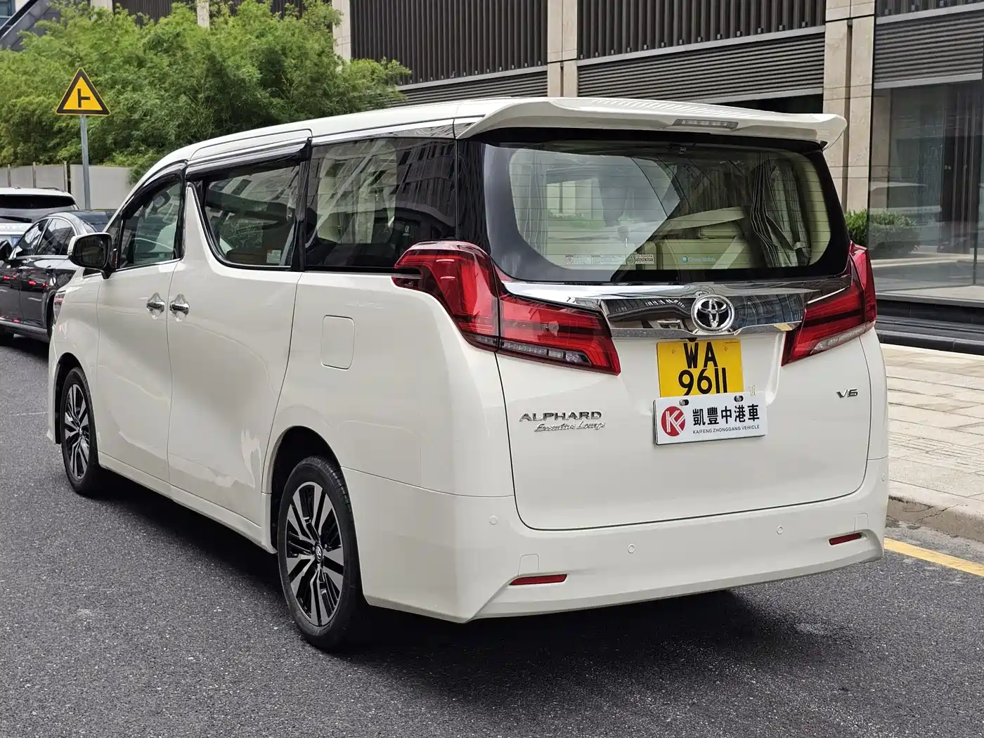 Toyota Alphard 2015 3.5L Luxury Edition фото 14