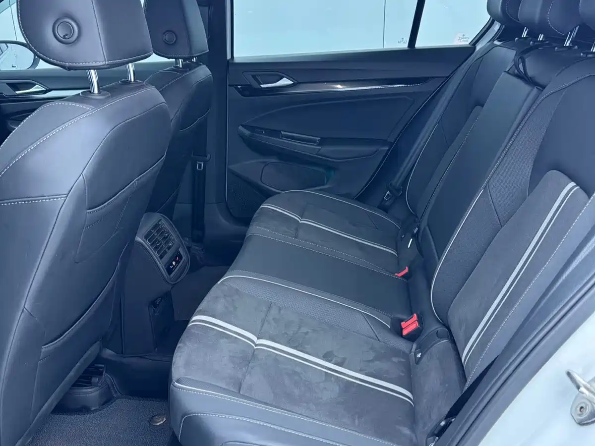 Volkswagen Golf 2023 Model 280TSI DSG R-Line фото 11
