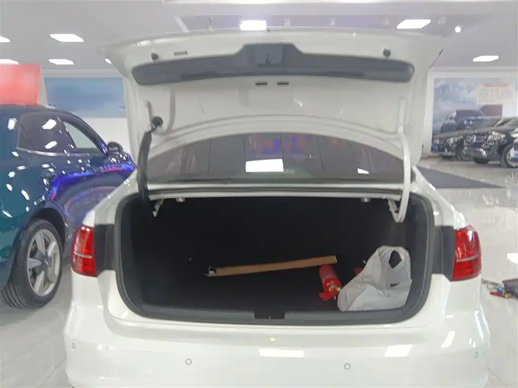 Volkswagen Sagitar 2018 1.6L Manual Comfort фото 19