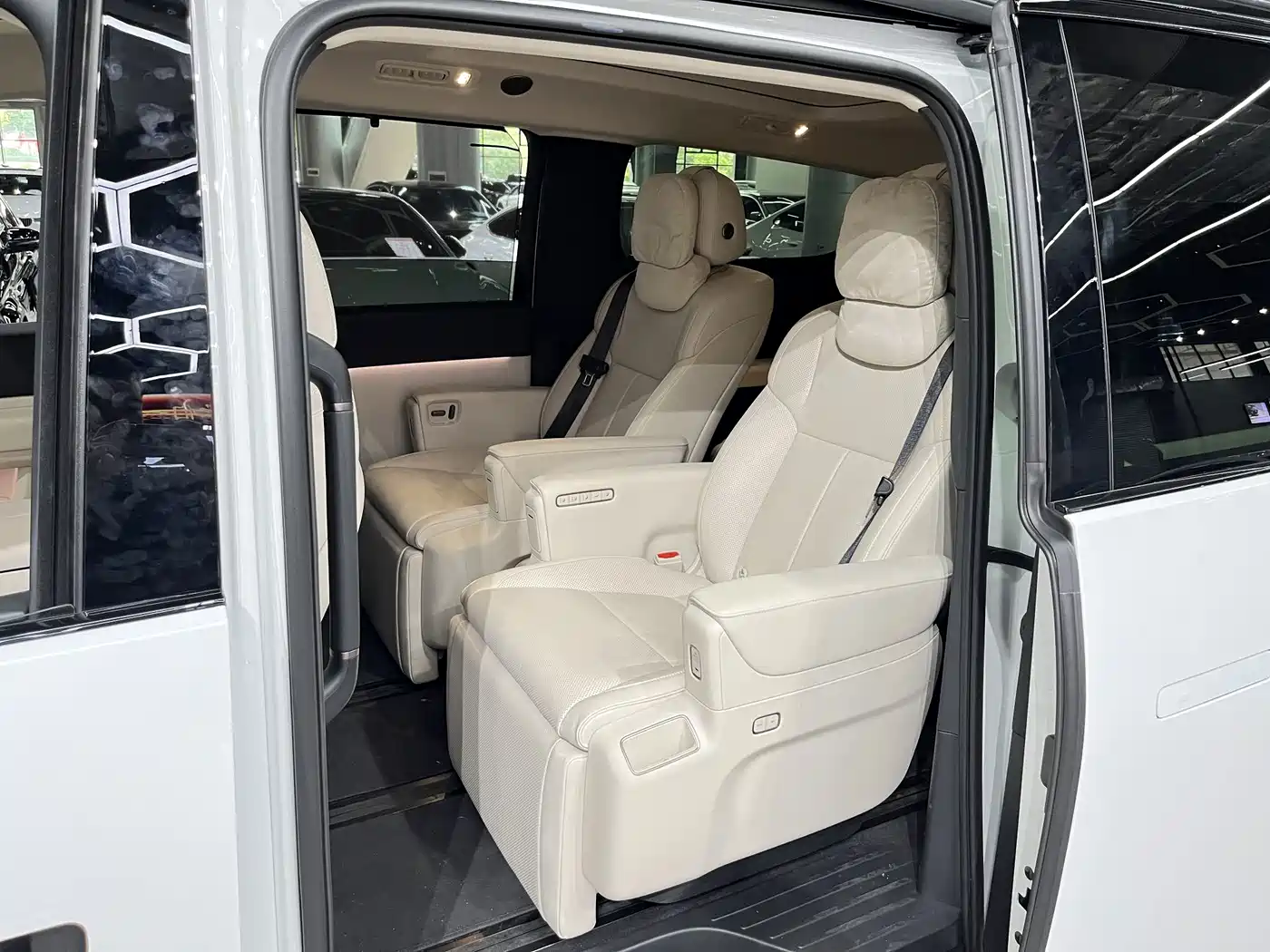 Li Auto MEGA 2025 2025 Model Home Family Special Edition