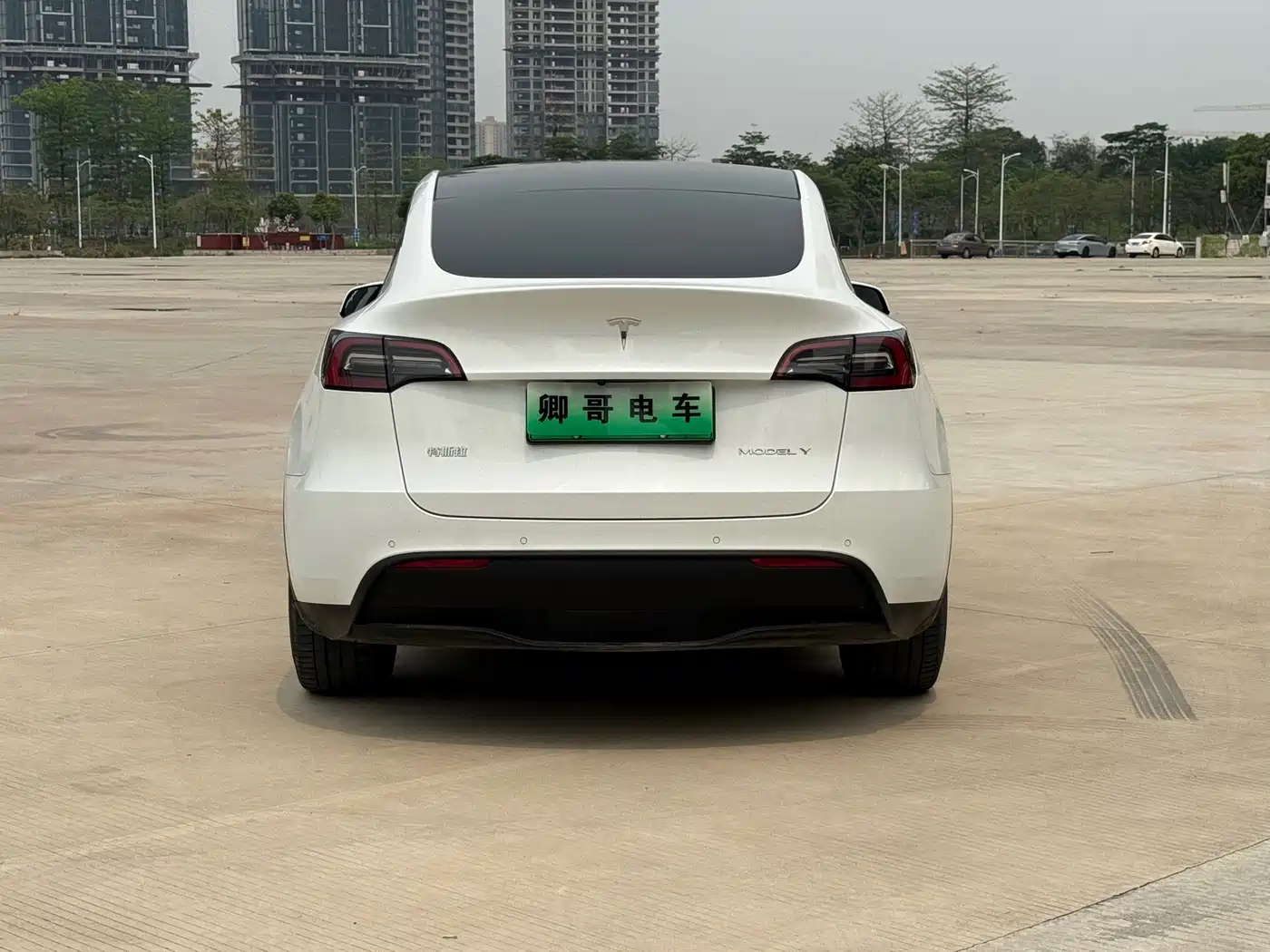 TESLA MODEL Y