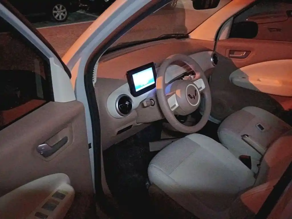 Wuling Motors Hongguang MINIEV 2026 2025 4-Door Premium Edition