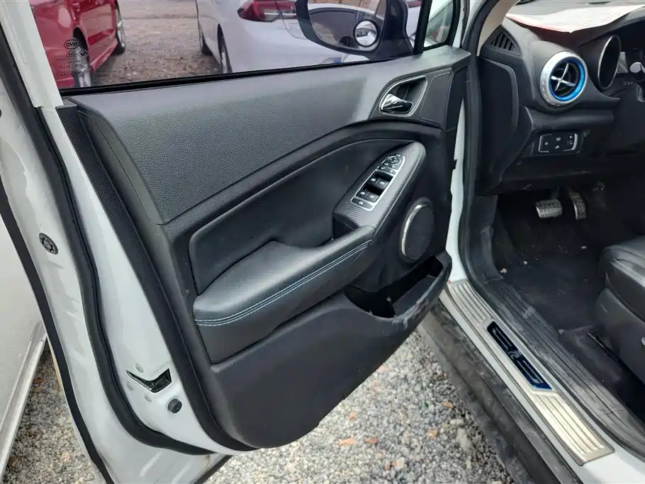 BYD Yuan New Energy 2018 EV360 Smart Connected Cool Type фото 7