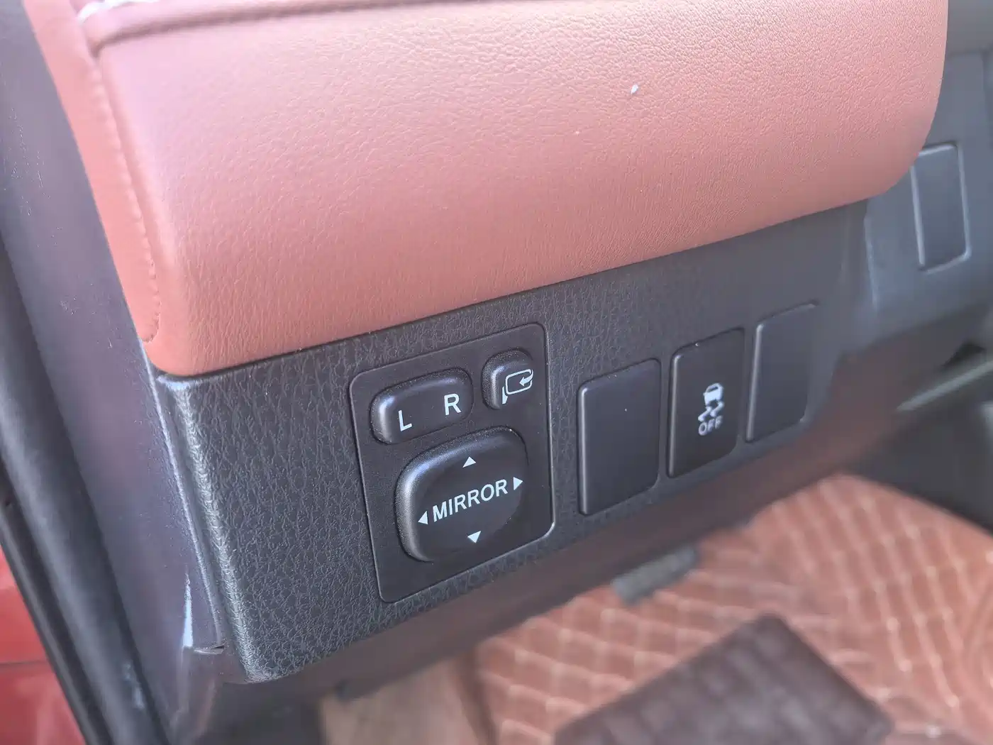 Toyota RAV4 Rongfang 2013 2.5L Auto 4WD Luxury фото 13