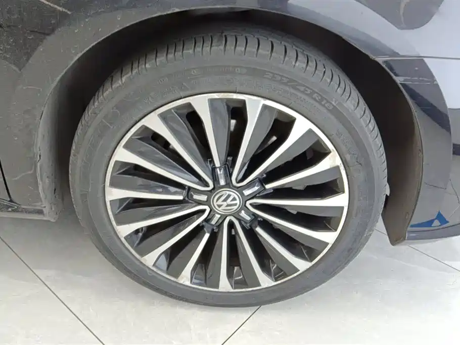 Volkswagen Passat 2017 330TSI DSG Luxury фото 6