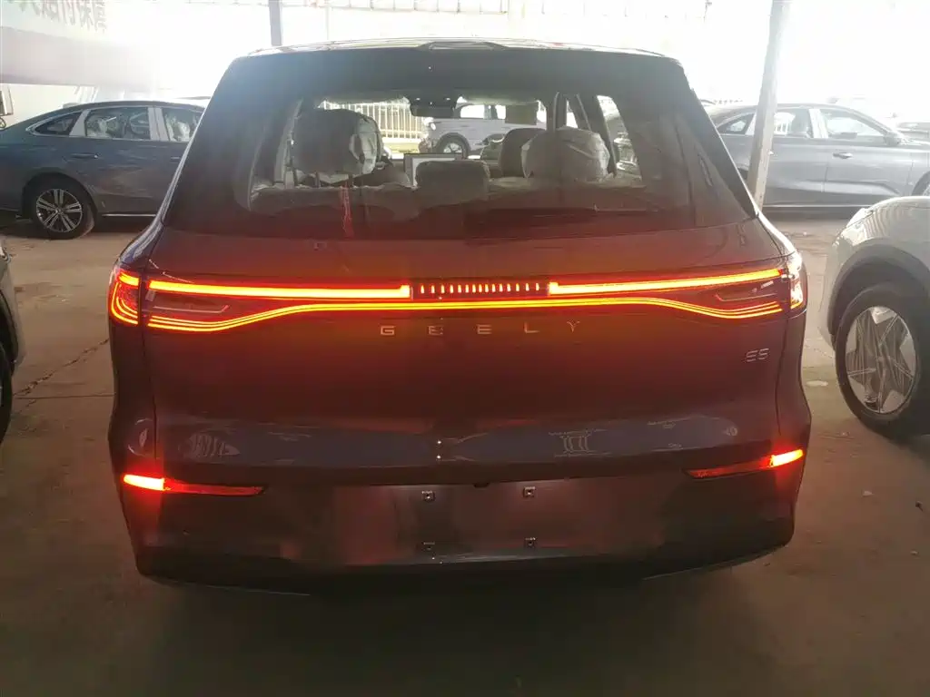 Geely Galaxy Galaxy E5 2026 530km Voyager Edition фото 6