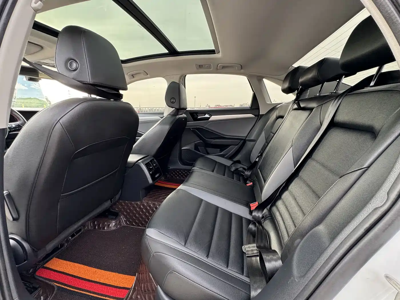 VOLKSWAGEN SAGITAR