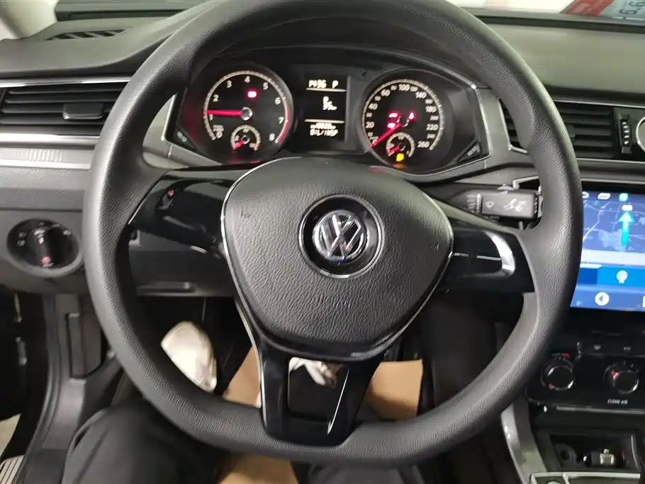 Volkswagen Passat 2015 1.8TSI DSG Honor Edition фото 15