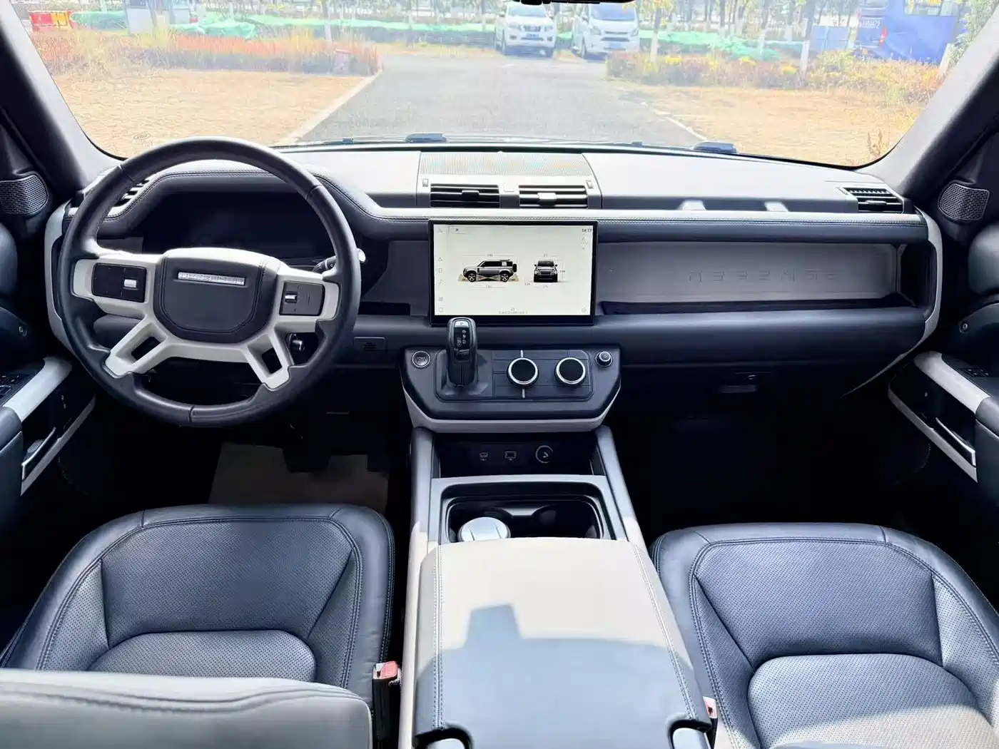 Land Rover Defender 2023 Model 110 3.0T P400 Dark Special Edition фото 17