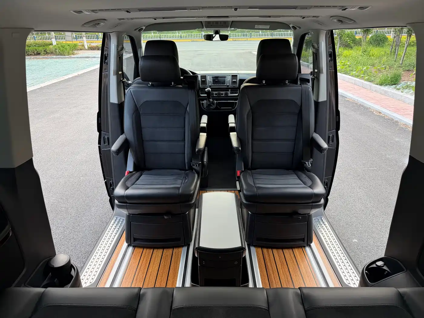 Volkswagen Multivan 2018 2.0TSI 2WD Luxury Edition 7-Seater фото 14
