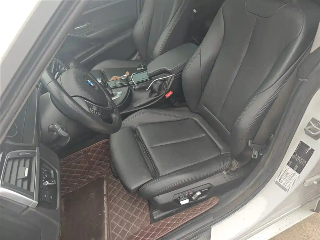 BMW 3 Series GT 2018 320i Fashion фото 11
