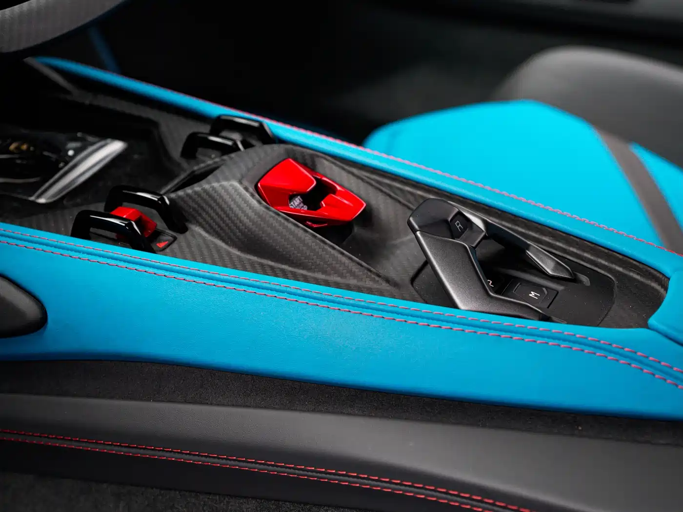 LAMBORGHINI REVUELTO