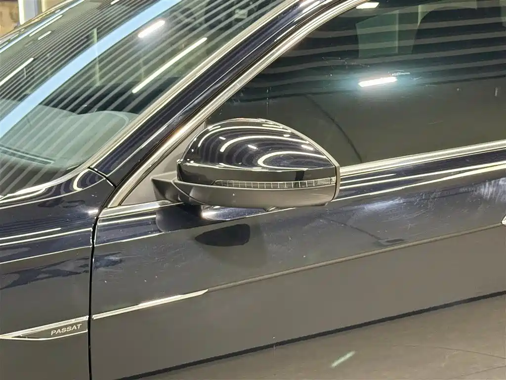 Volkswagen Passat 2024 380TSI Luxury фото 12