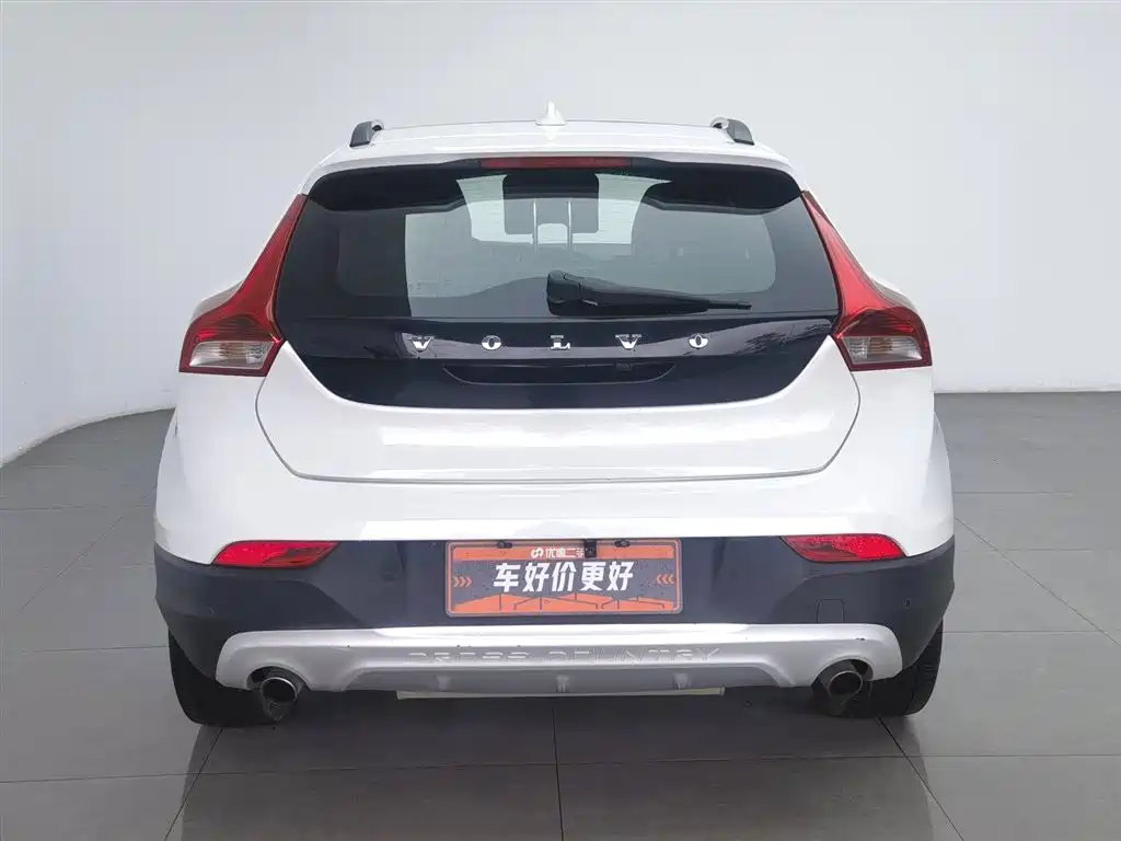 Фото 4 - Volvo V40