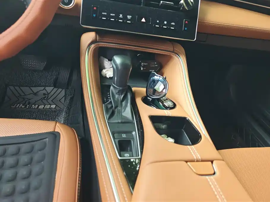 Toyota Avalon 2024 Hybrid 2.0L Luxury Edition фото 16
