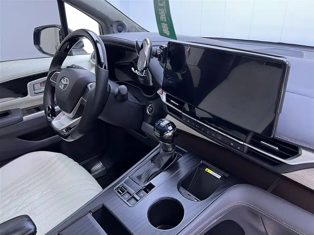 Toyota Sienna 2024 2.5L Hybrid Comfort Edition фото 27