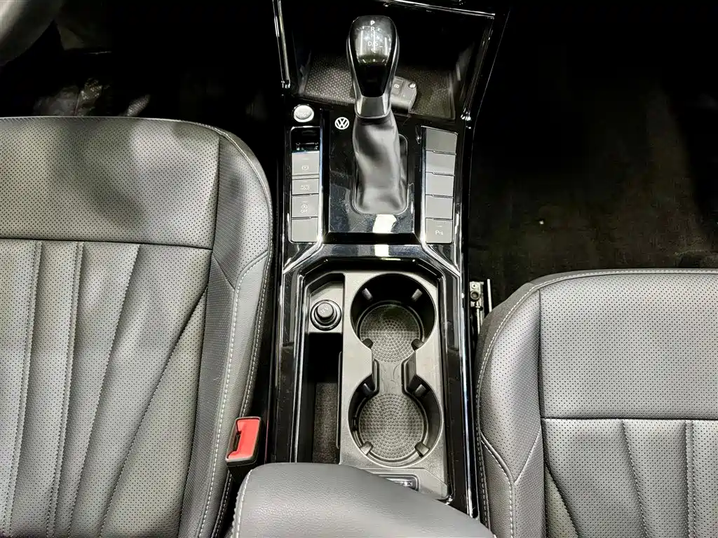 Volkswagen Passat 2024 380TSI Dragon Soaring Edition фото 22