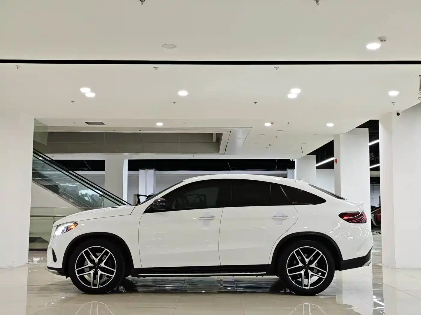 Mercedes-Benz GLE Coupe AMG 2017 AMG GLE 43 4MATIC Coupe SUV фото 4