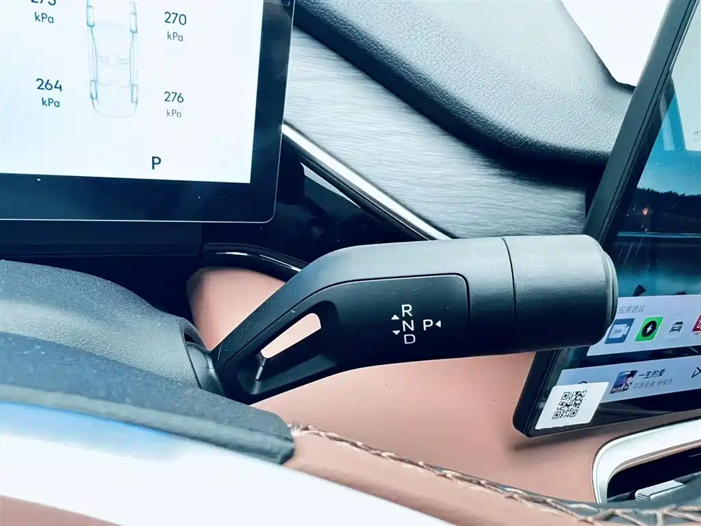 Geely Galaxy Galaxy L6 2025 EM-i 140km Starship Edition фото 15