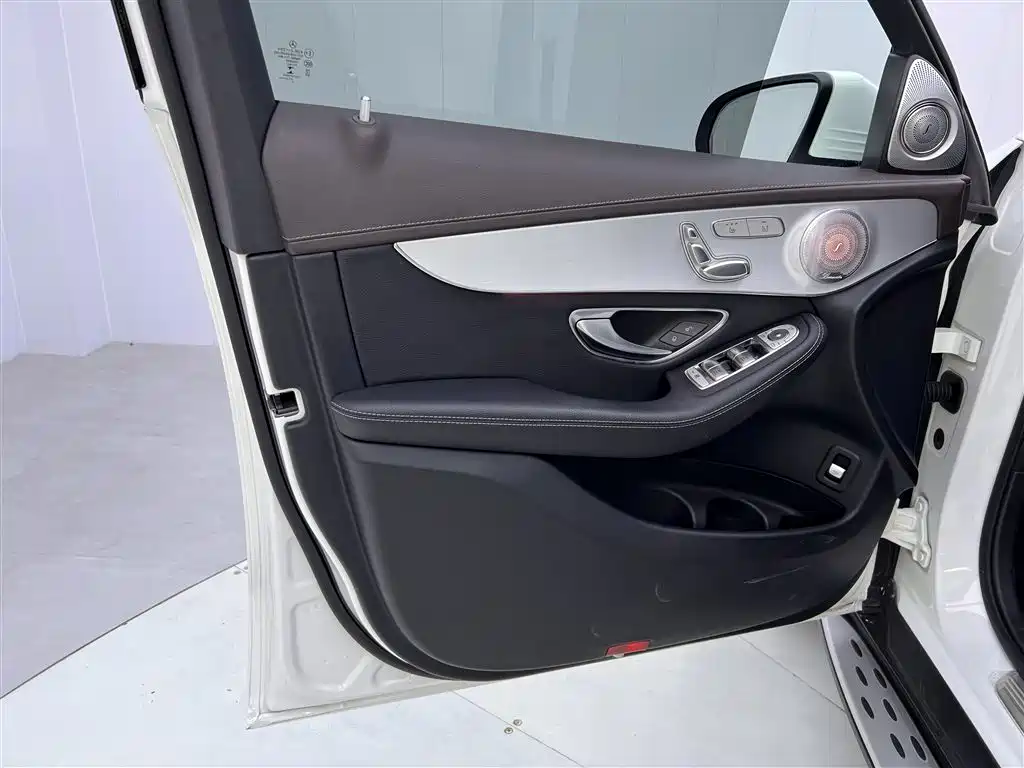 MERCEDES-BENZ GLC
