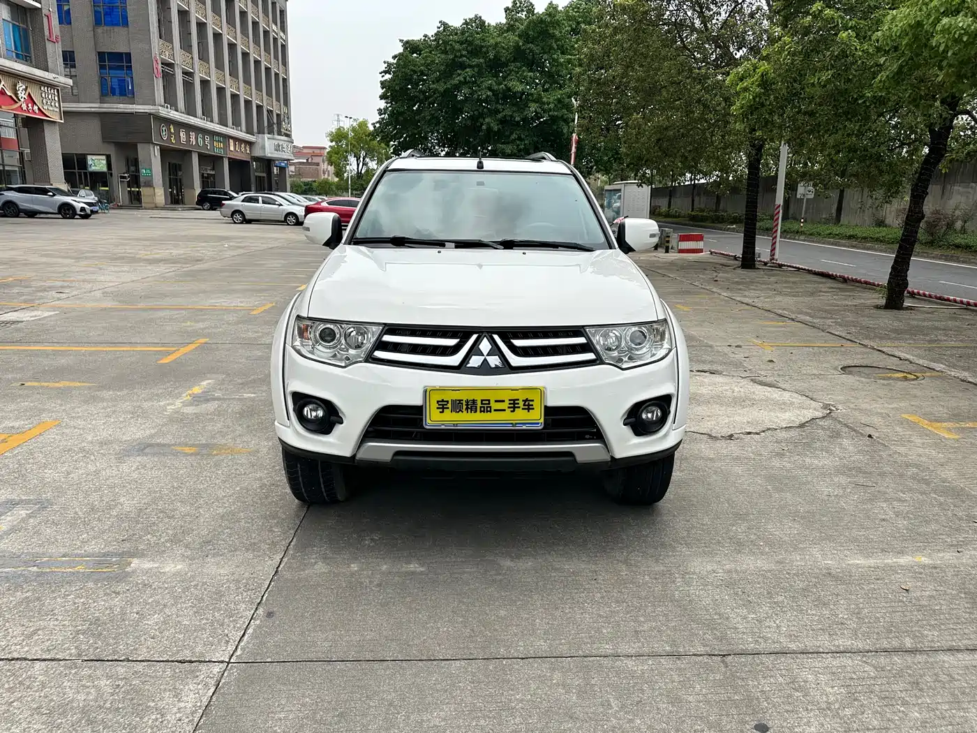 Mitsubishi Pajero Sport 2013 3.0L Automatic 2WD Luxury фото 2