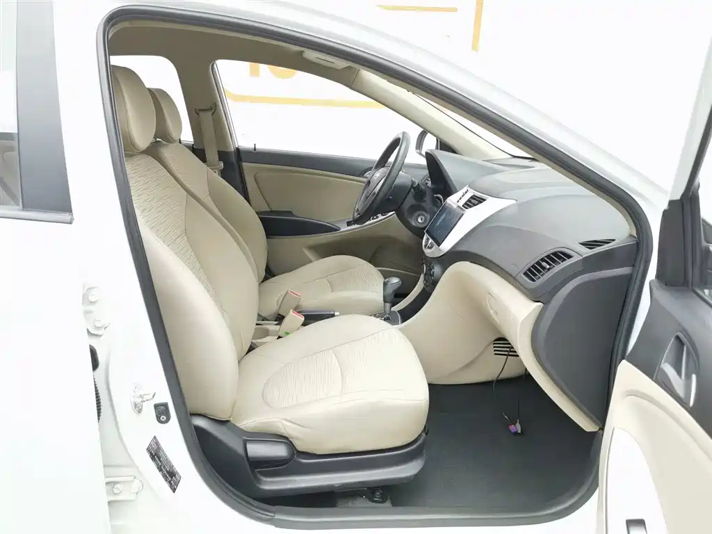 Hyundai Verna 2014 1.4L Automatic Smart GLS фото 23