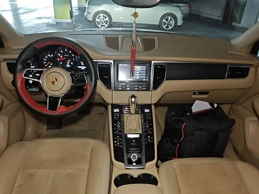 Porsche Macan 2016 Macan 2.0T фото 10