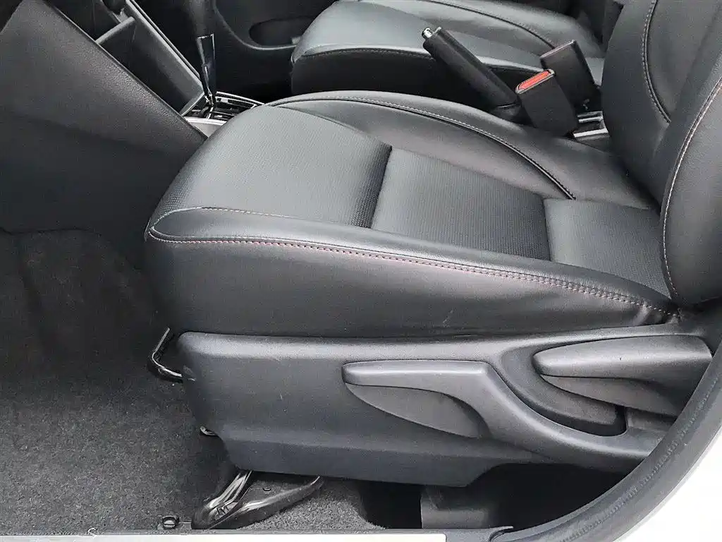 Toyota YARiS L Zhi Xuan 2020 Zhi Xuan X 1.5L CVT Luxury фото 20