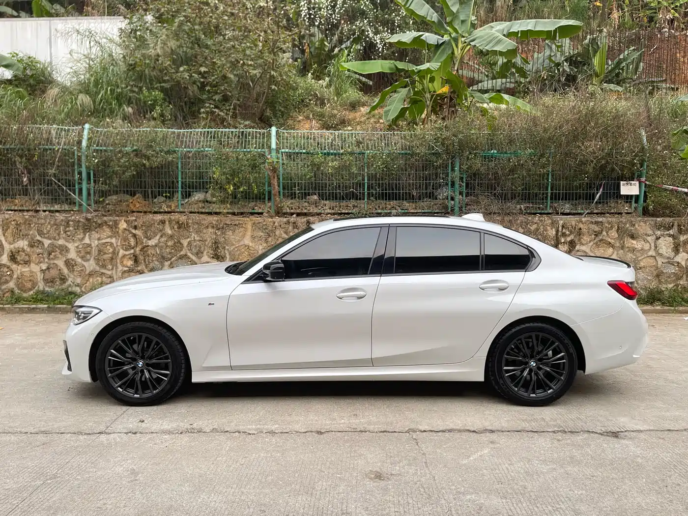 BMW 3 Series 2025 330Li M Sport Night Edition фото 3