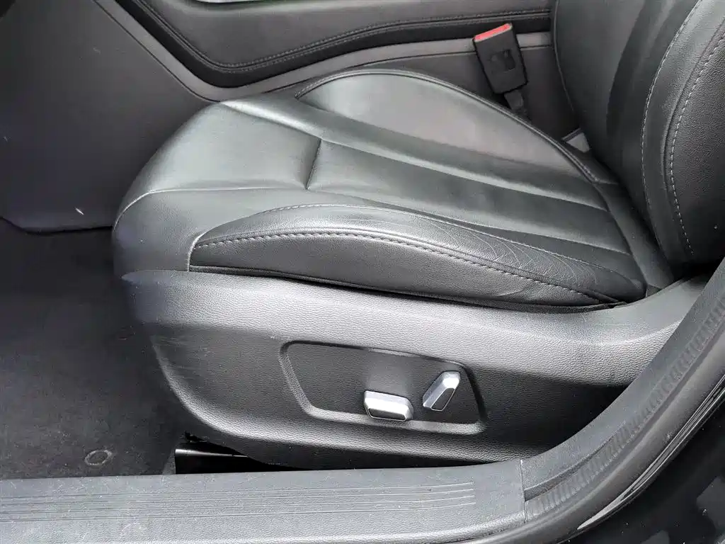 Hongqi H5 2020 1.8T Automatic Smart Connection Qi Enjoy Edition фото 20