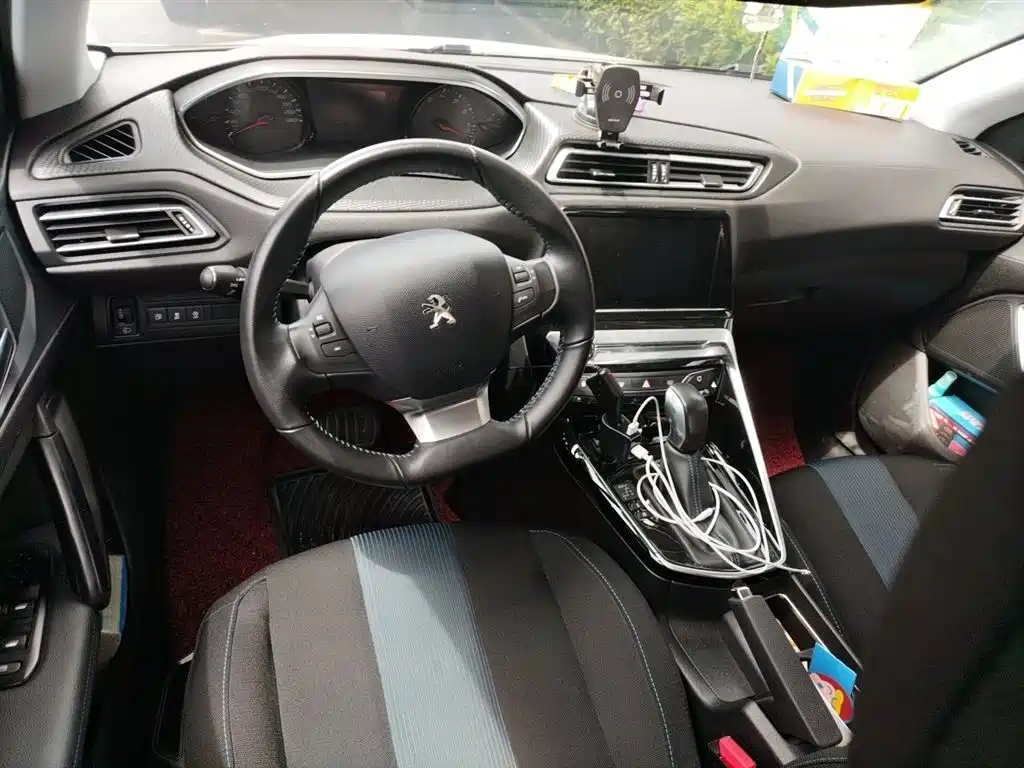 Peugeot 308 2018 1.6L Auto Luxury Edition фото 13