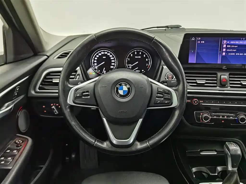 BMW 1 Series 2018 118i Sport Edition фото 11