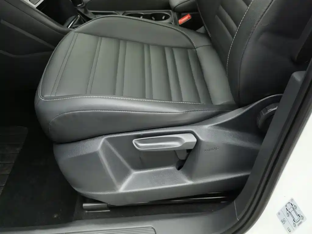 Volkswagen Touran 2018 Touran L 280TSI DSG Comfort 7-seater China V фото 20