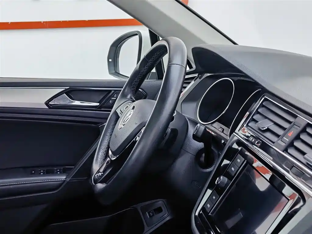 Volkswagen Tiguan L 2019 330TSI Auto 2WD Smart Luxury Edition China V фото 22