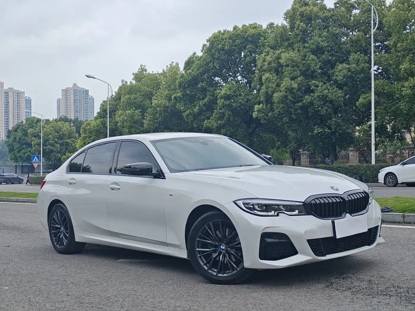 BMW 3 Series 2020 325Li M Sport Black Night Package фото 3