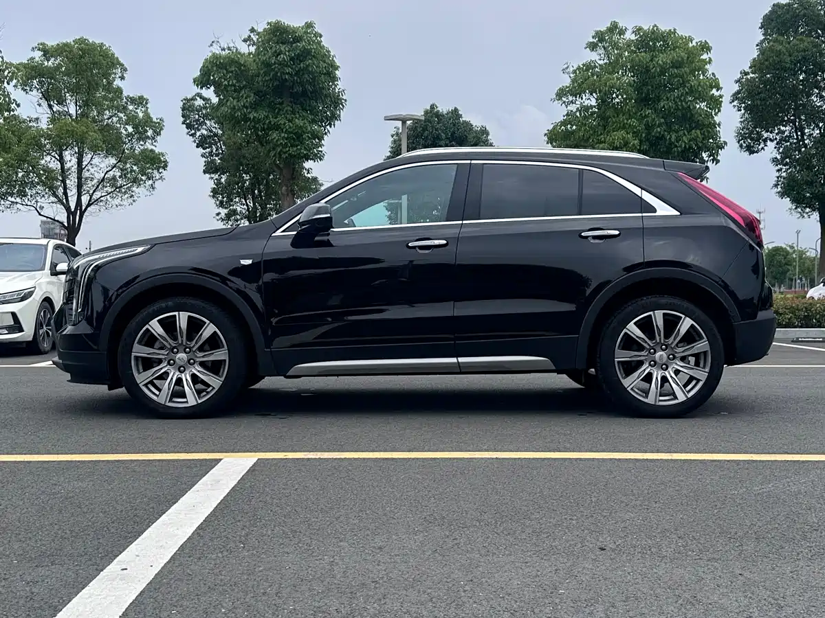 CADILLAC XT4