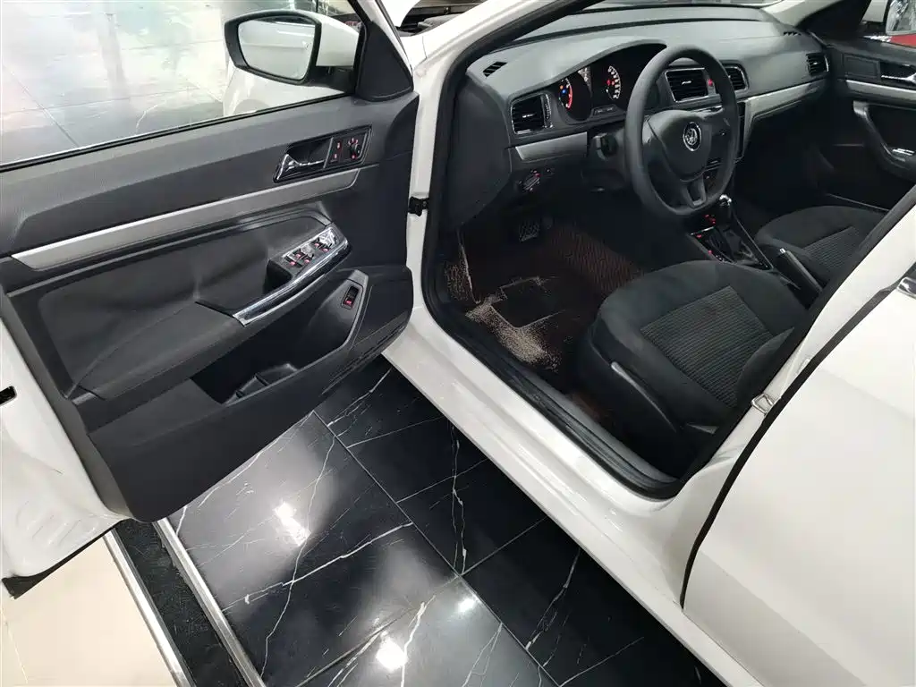 Volkswagen Lavida 2017 1.6L Automatic Trend Edition фото 16