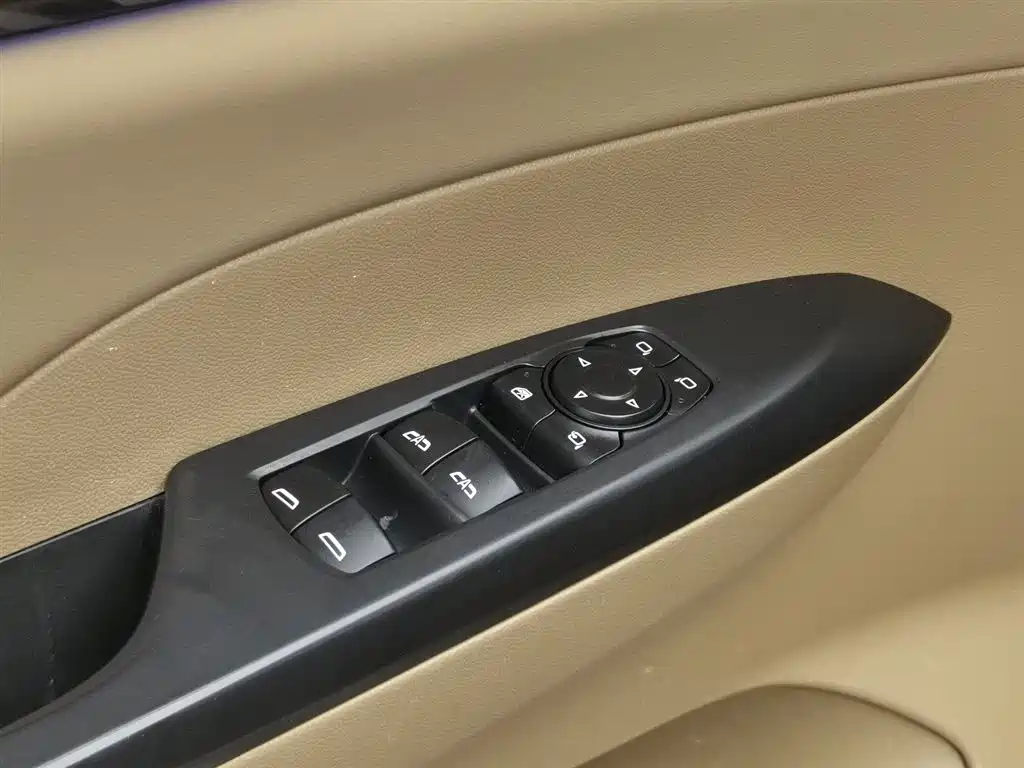 Buick GL8 2017 ES 28T Premium China V фото 9