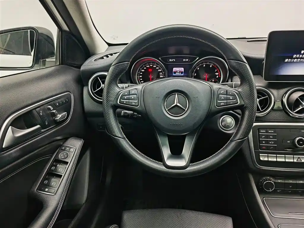 Mercedes-Benz GLA 2018 GLA 220 4MATIC Sport фото 11