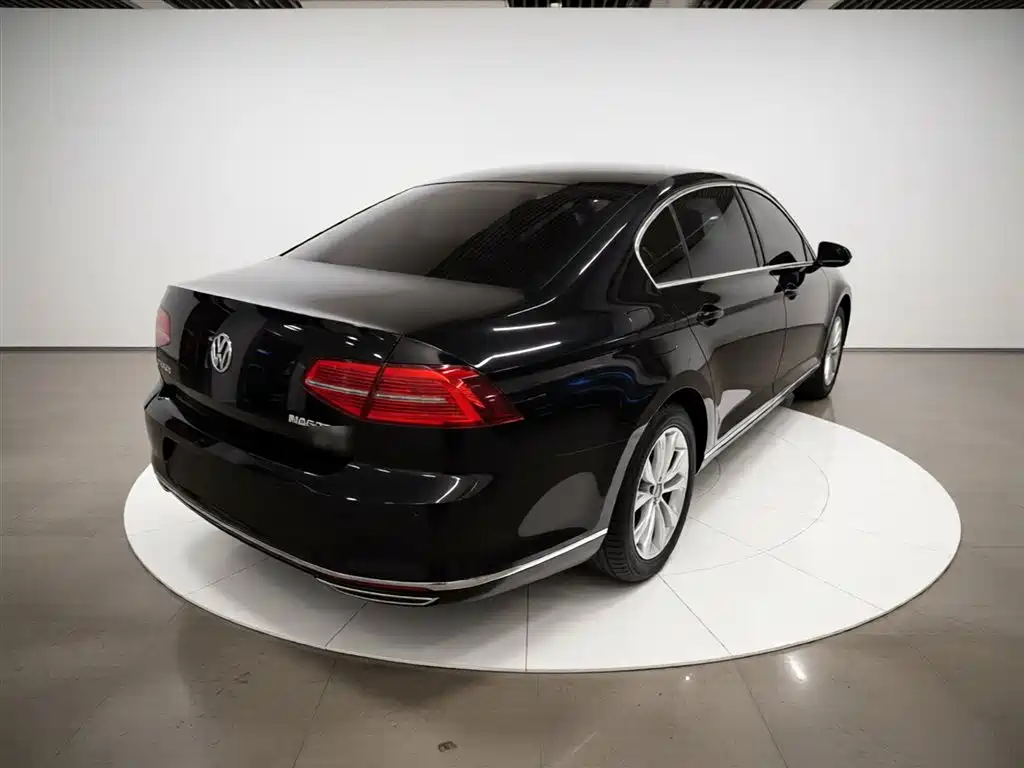 Volkswagen Magotan 2018 Facelift 330TSI DSG Luxury фото 12