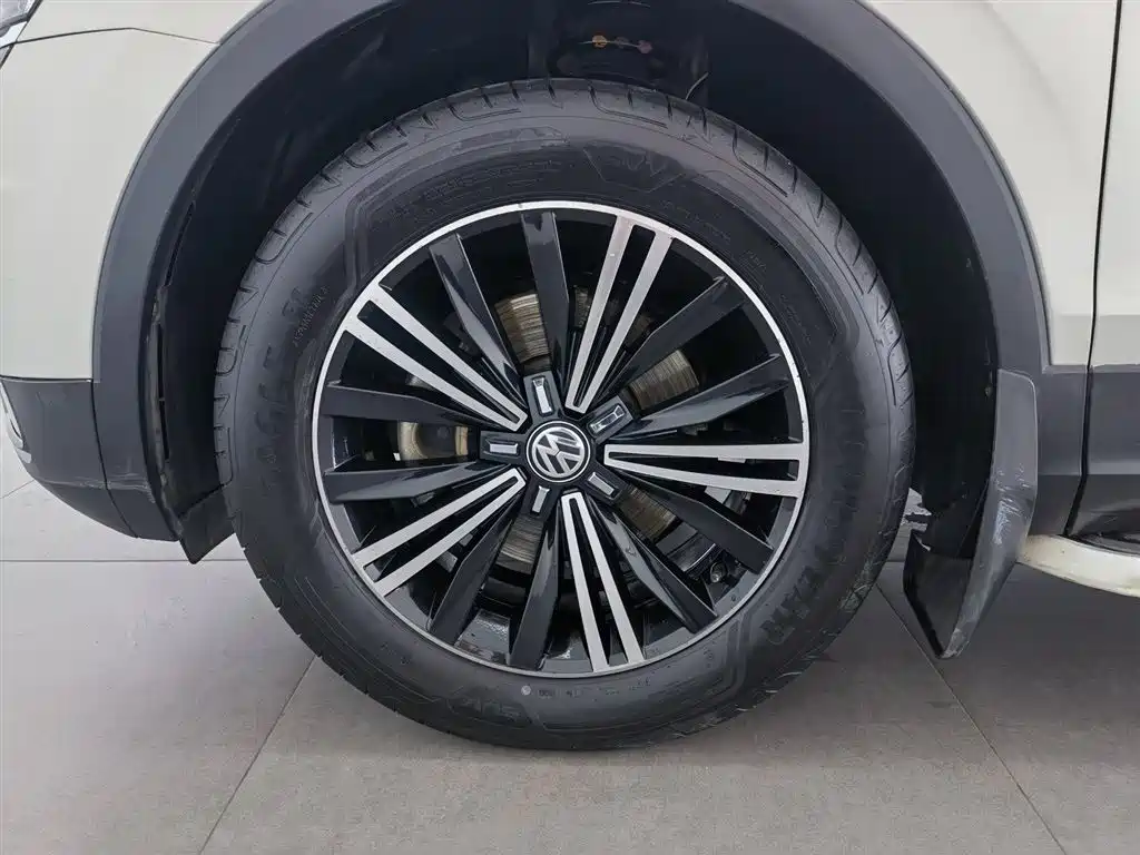 Volkswagen Tiguan L 2017 380TSI Automatic 4WD Luxury Edition фото 17