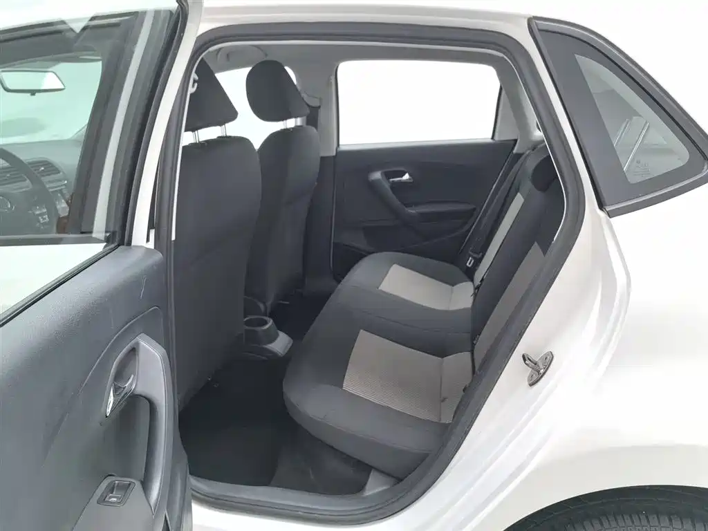 Volkswagen Polo 2018 1.5L Manual Safe Drive фото 15