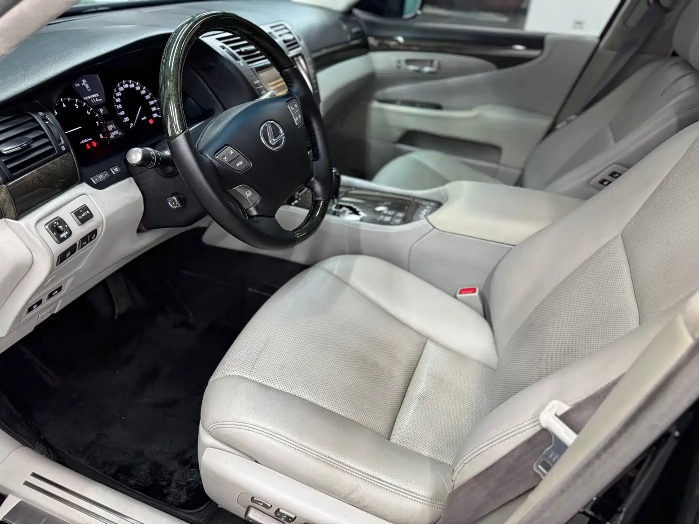 Lexus LS 2006 460L Premium Edition фото 9