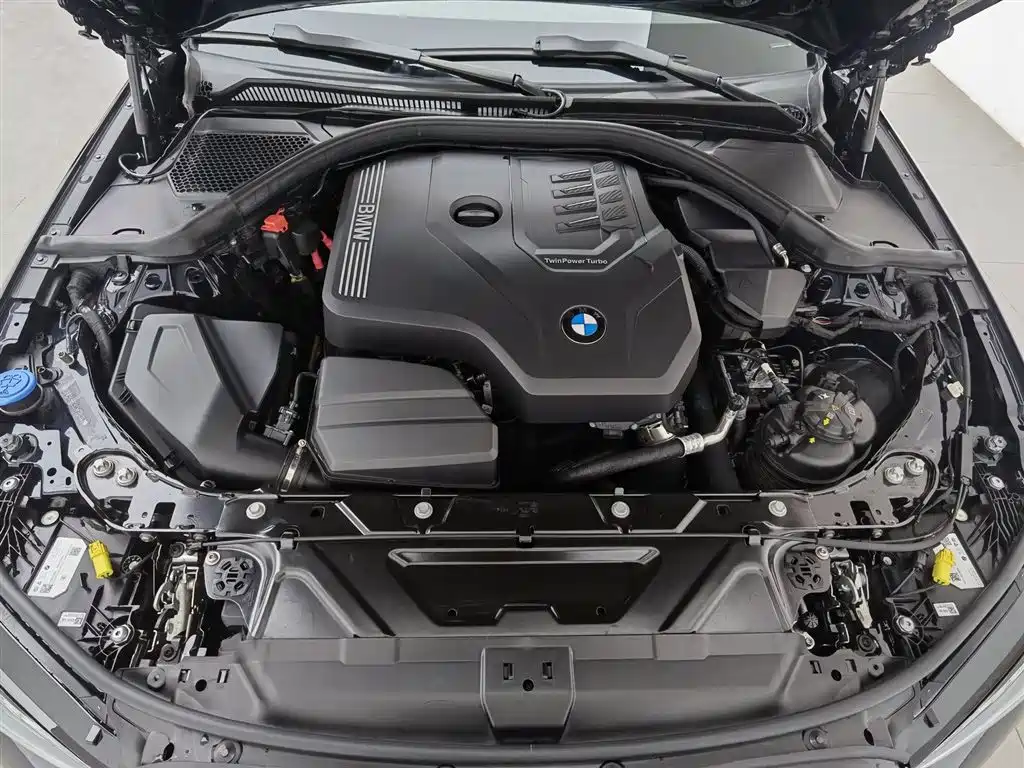 BMW 3 Series 2025 325i M Sport Package фото 6