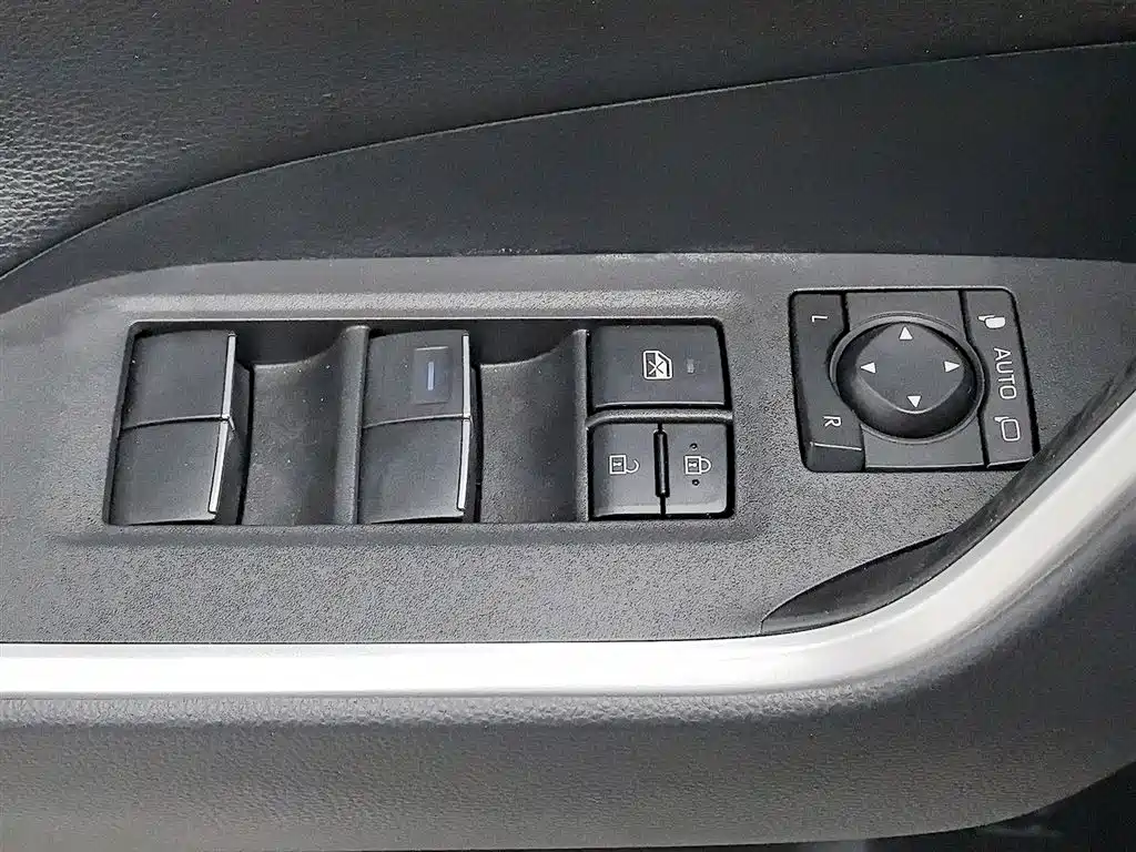 Toyota Wildlander 2022 2.0L CVT FWD Luxury PLUS Edition фото 9