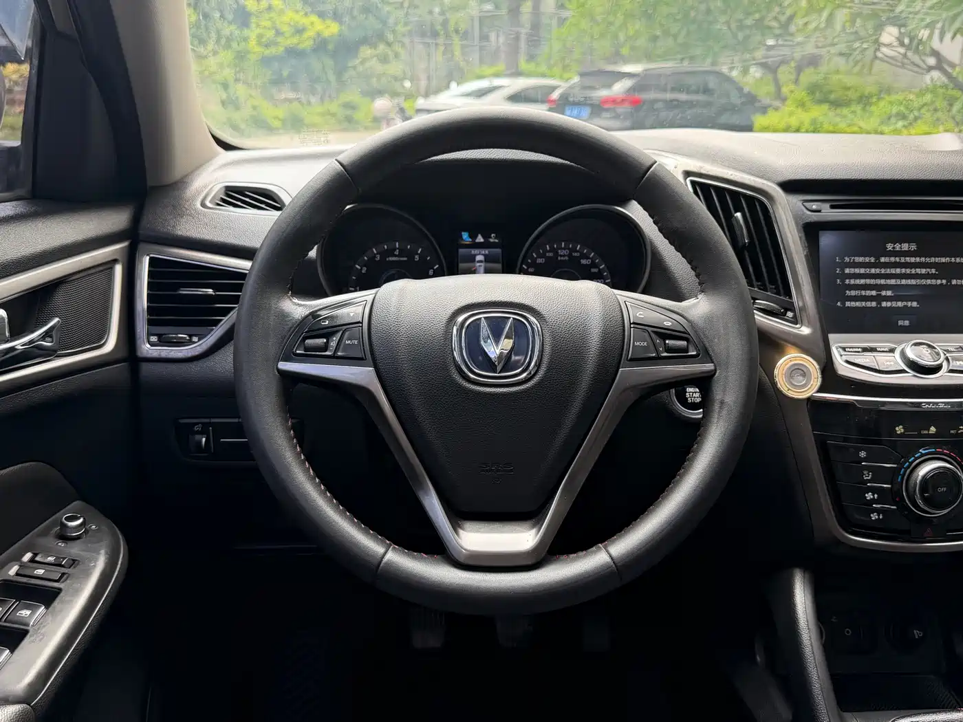 Фото 8 - Changan CS75