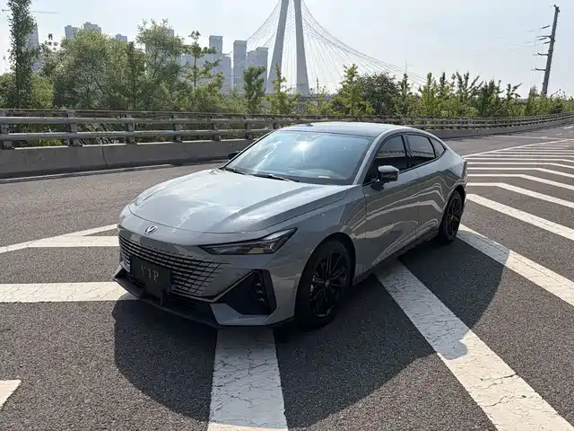Changan UNI-V 1.5T, Премиум